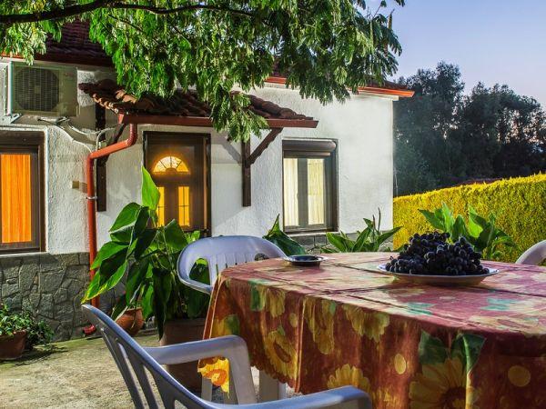 Αι Γιάννης House