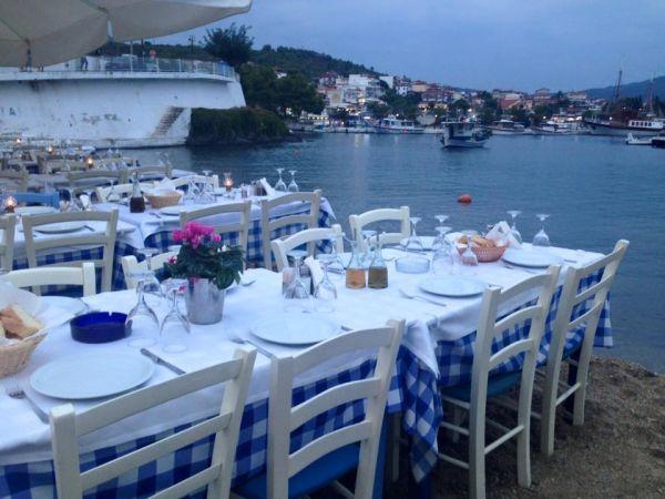 Ταβέρνα  «Τα Κύματα»