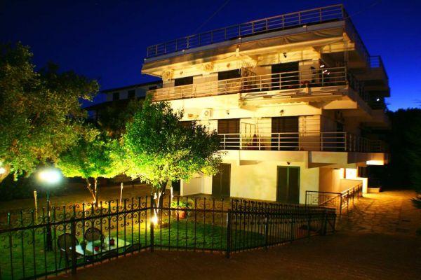 Salonikiou Beach Deluxe Apartments